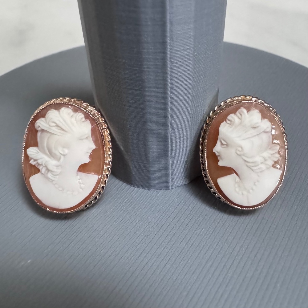 💰SOLD💰Vintage 10K Yellow Gold Carved Shell Cameo Screw Back Earrings 4.24 Gram